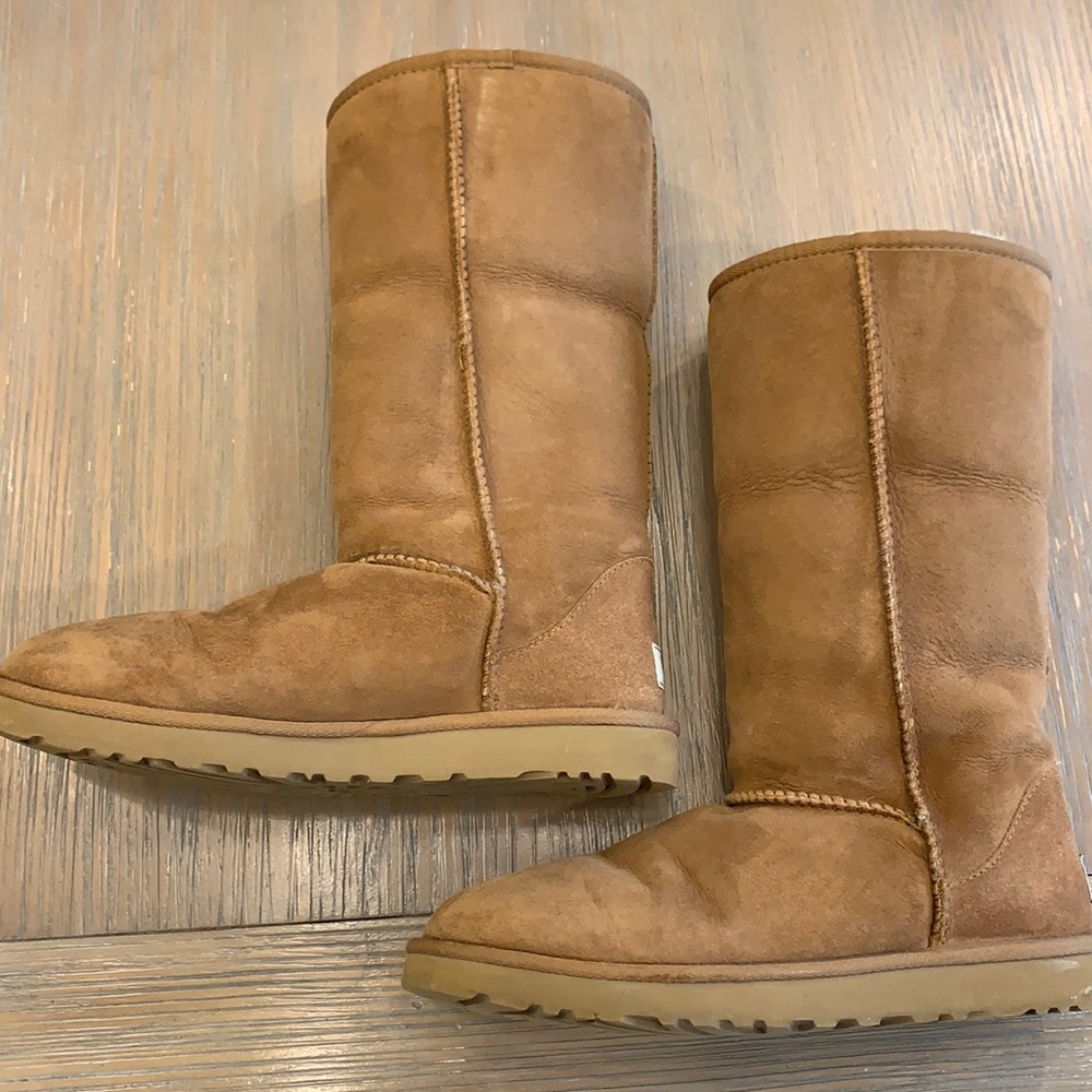 Authentic Ugg boots size 7